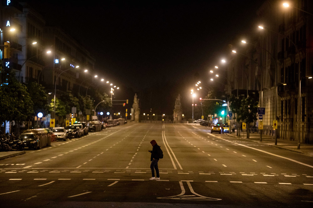 24 December 2021, Spain, Barcelona: A person walks in the empty Marques de Argentera street during curfew time that was imposed as part of coronavirus measures. Photo: Kike Rincón/EUROPA PRESS/dpa.