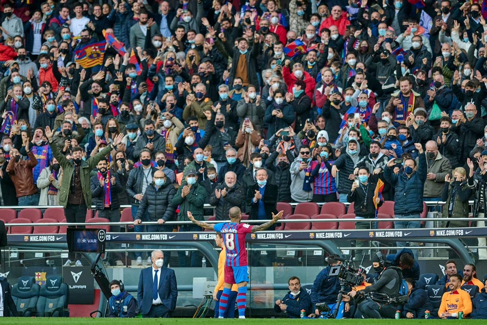 06 February 2022, Spain, Barcelona: Barcelona's Dani Alves celebrates scoring his side's fourth goal during the Spanish LaLiga soccer match between FC Barcelona and Atletico de Madrid at Camp Nou. Photo: Gerard Franco/DAX via ZUMA Press Wire/dpa.