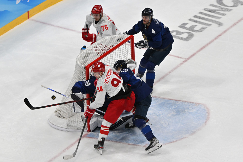 20 February 2022, China, Beijing: (R-L) Finland's Mikko Lehtonen, Russian Olympic Committee's Andrei Chibisov, Finland's Sakari Manninen, Russian Olympic Committee's Kirill Semyonov and Finland's goalkeeper Harri Sateri in action during the Men's Ice Hockey Gold medal match between Finland and Russian Olympic Committee at Beijing 2022 Winter Olympic Games. Photo: Peter Kneffel/dpa.