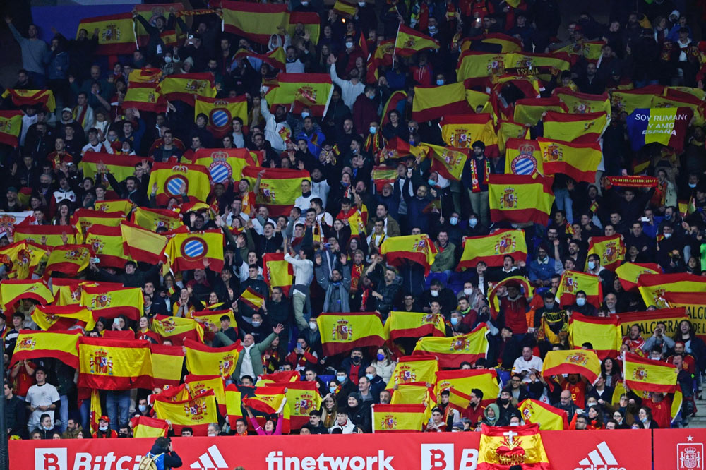 26/03/2022. The return from Spain to Catalonia was a great party for the thousands of spectators who filled the stands of the Cornella Stadium. Photo: @SeFutbol/Twitter.