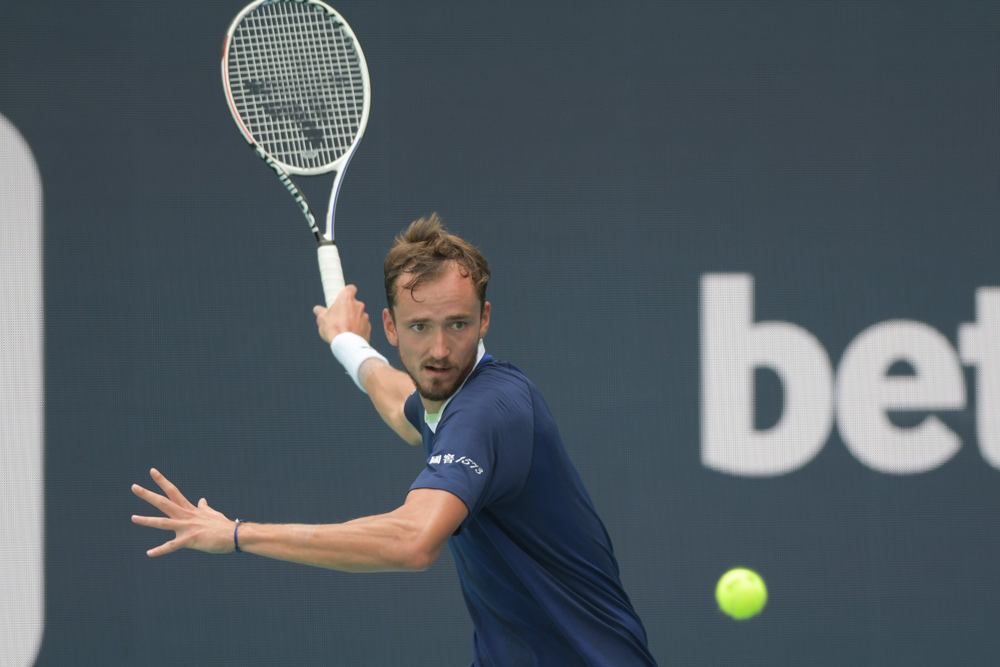 31 March 2022, US, Miami Gardens: Russian tennis player Daniil Medvedev in action against Poland's Hubert Hurkacz during their men's singles quarter-finals of the 2022 Miami Open presented by Itau at Hard Rock Stadium. Photo: Karla Kinne/CSM via ZUMA Press Wire/dpa.