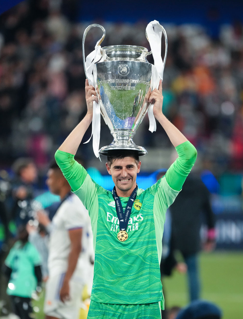 28 May 2022, France, Paris: Real Madrid's Thibaut Courtois lifts the trophy after the UEFA Champions League final soccer match between Liverpool FC and Real Madrid CF at the Stade de France. Photo: Nick Potts/PA Wire/dpa.