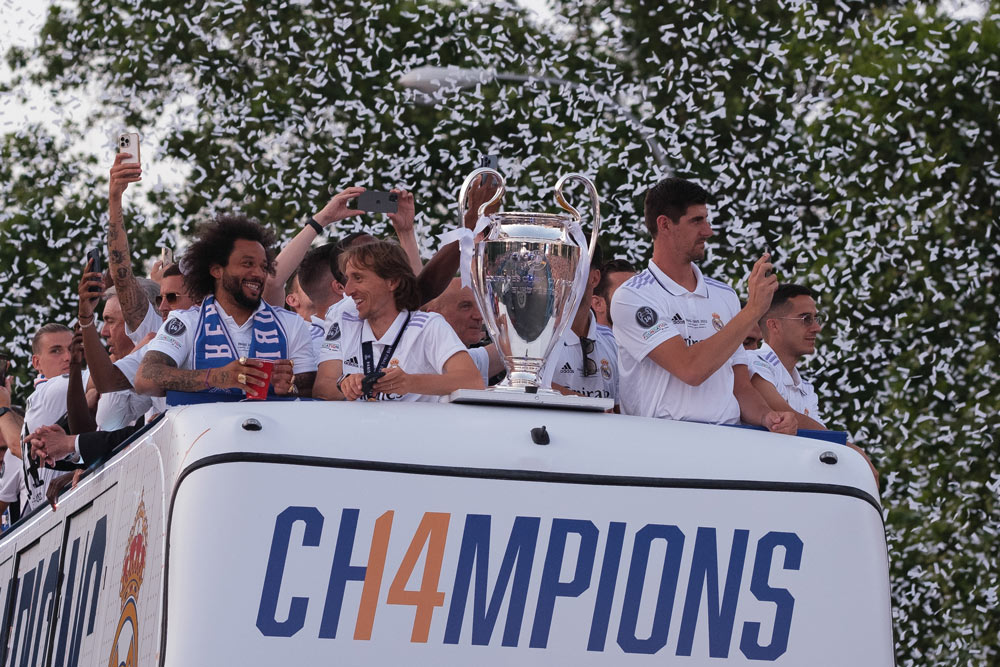 29 May 2022, Spain, Madrid: (L-R) Real Madrid players Marcelo Vieira, Luka Modric and Thibaut Courtois arrive at the traditional celebration at Cibeles, where thousands of fans celebrate the 14th UEFA Champions League victory in Real Madrid's history after defeating Liverpool at the Stade de France in Paris. Photo: Atilano Garcia/SOPA Images via ZUMA Press Wire/dpa.
